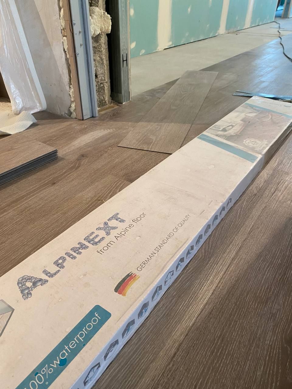 AlpineFloor в офисном помещении в Тюмени